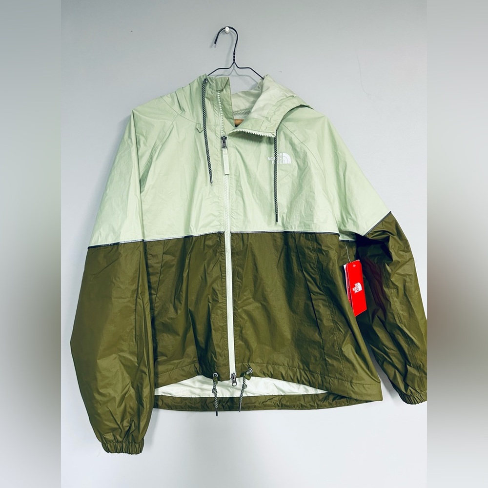 Very Nice The North Face rain jacket in 2 beautiful shades of green!Size XL. NWT